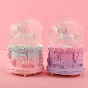 Orta Boy Müzikli Unicorn Kar Küresi