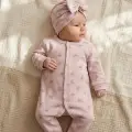Fiyon Detaylı Boneli Kız Bebek Tulumu. Ayaklı % 100 Pamuklu 0-3 Ay