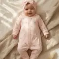 Minik Kalp Detaylı Boneli Kız Bebek Tulumu. Ayaklı % 100 Pamuklu 0-3 Ay
