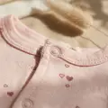 Minik Kalp Detaylı Boneli Kız Bebek Tulumu. Ayaklı % 100 Pamuklu 0-3 Ay