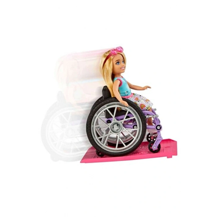 MATTEL HGP29 TEKERLEKLİ SANDALYEDE CHELSEA*3