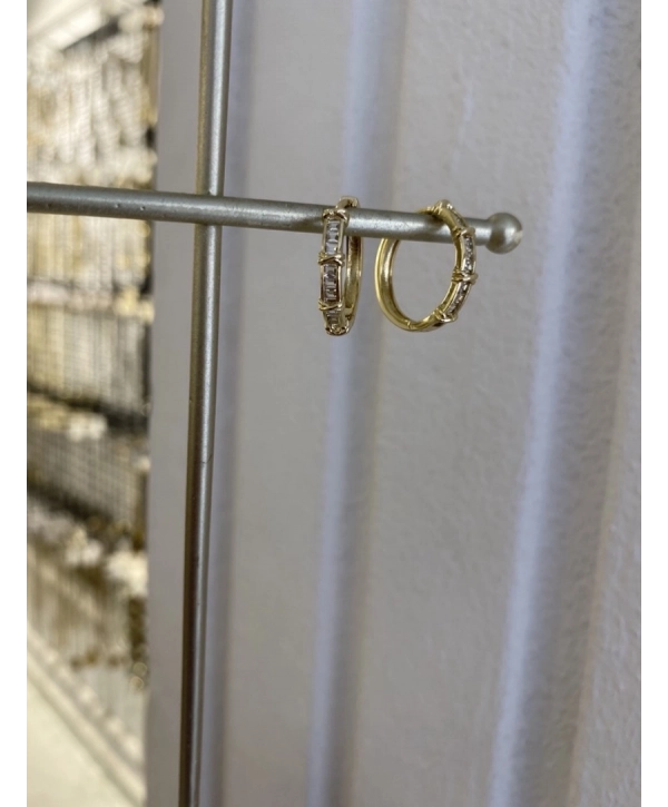 Özel Seri Sıralı Zirkon Taş Çarpı Detay Halka Küpe