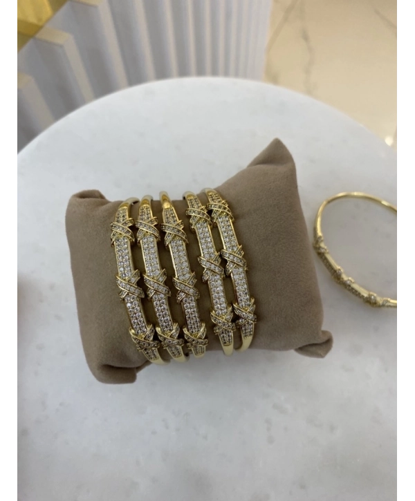 Vip Zirkon Taş X Kelepçe