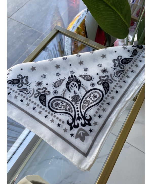 Yıldız Ve Etnik Desen 70x70 Pamuklu Beyaz Fular