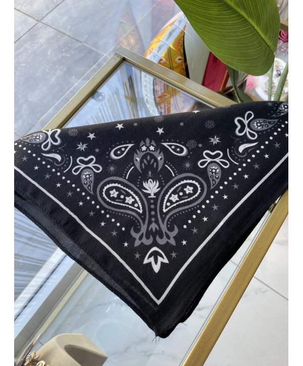 Yıldız Ve Etnik Desen 70x70 Pamuklu Siyah Fular