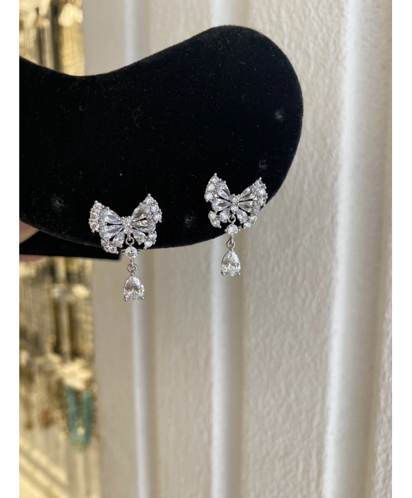 VIP Seri Damla Zirkon Taş Detay Kelebek Küpe