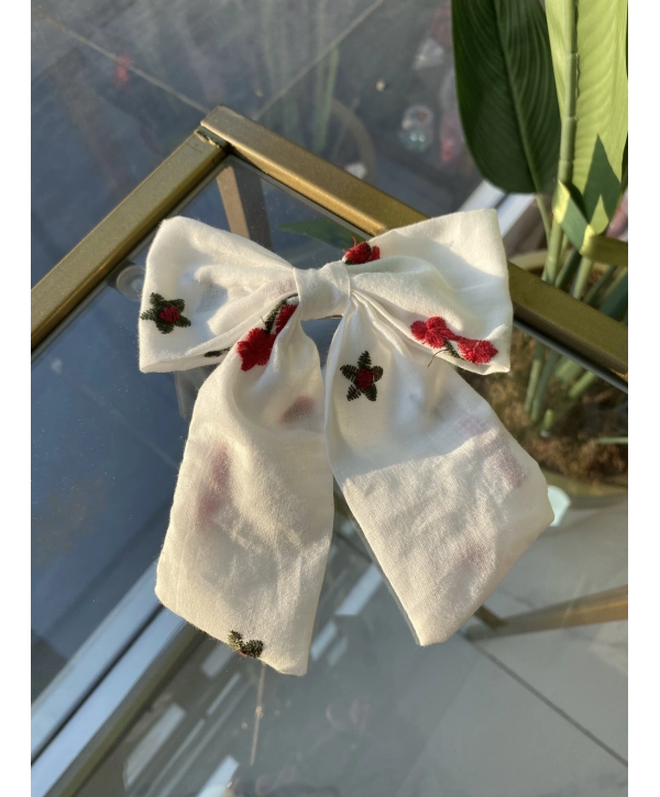 Kırmızı Çiçek Detay Beyaz Fiyonk Toka