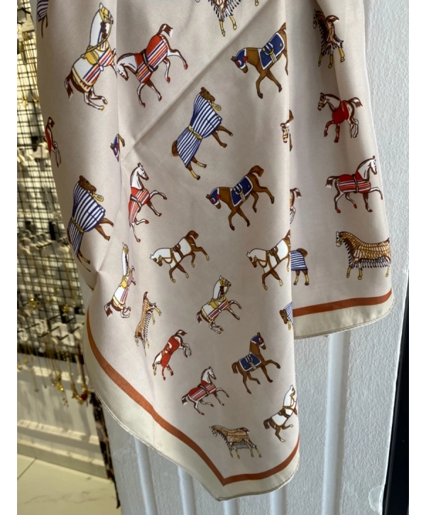 At Figür 70*70 Fular