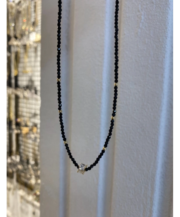 Çelik İnce Siyah Boncuk Üzeri Zirkon Taş Silindir Figür Kolye