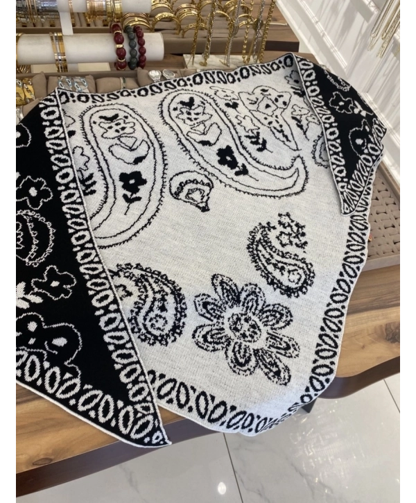 Çift Taraflı Etnik Desen Siyah-Beyaz Üçgen Şal