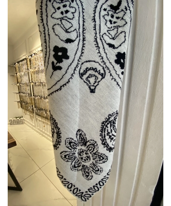 Çift Taraflı Etnik Desen Siyah-Beyaz Üçgen Şal