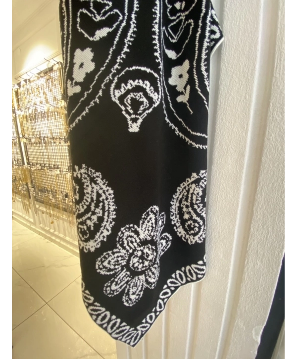 Çift Taraflı Etnik Desen Siyah-Beyaz Üçgen Şal