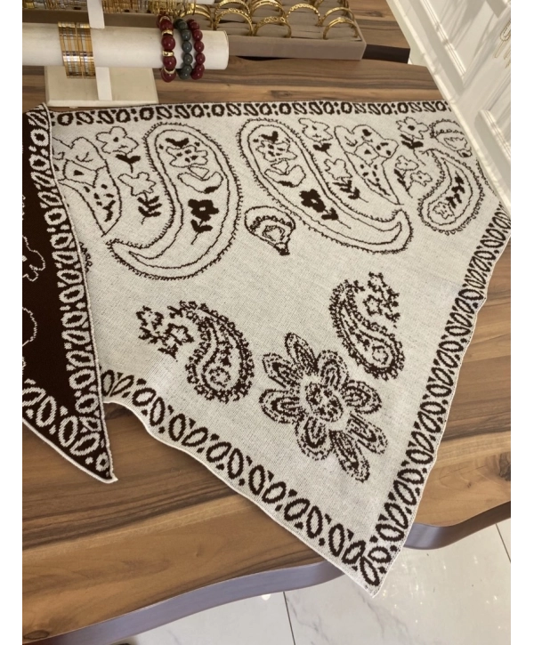 Çift Taraflı Etnik Desen Kahve-Ekru Üçgen Şal