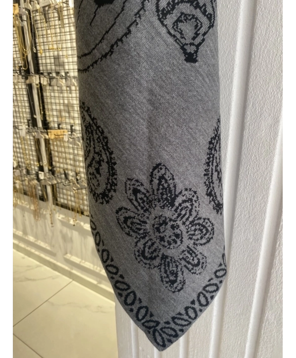 Çift Taraflı Etnik Desen Siyah-Gri Üçgen Şal