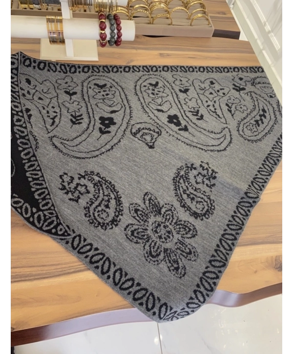 Çift Taraflı Etnik Desen Siyah-Gri Üçgen Şal