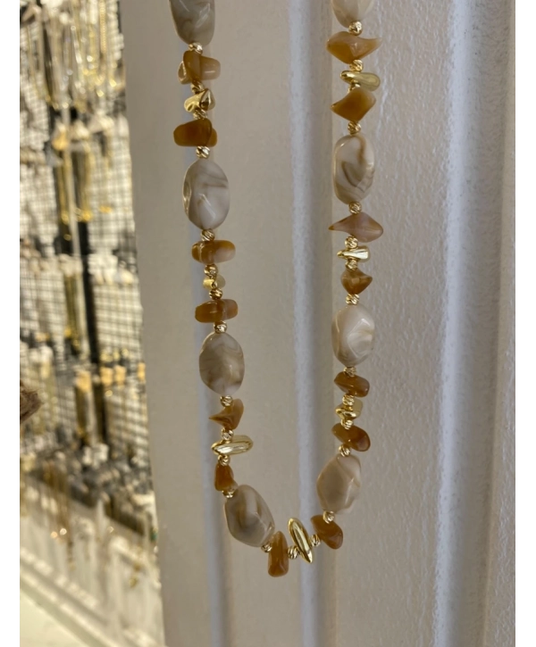 Özel Seri Bej Renk Boncuk Detay Kolye