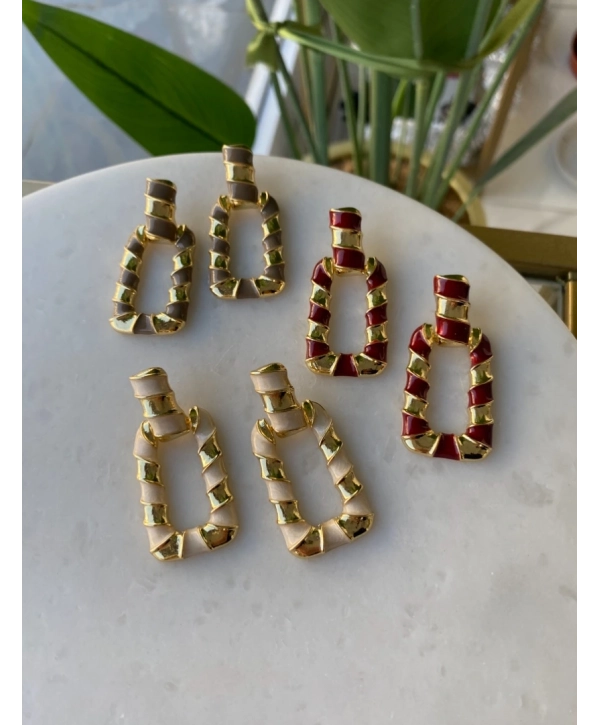 Özel Seri Burgu Detay Dikdörtgen Küpe