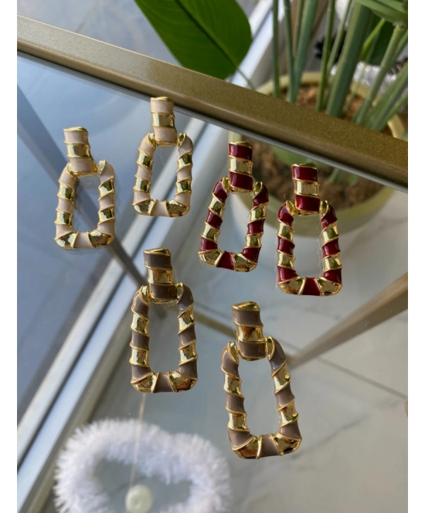 Özel Seri Burgu Detay Dikdörtgen Küpe