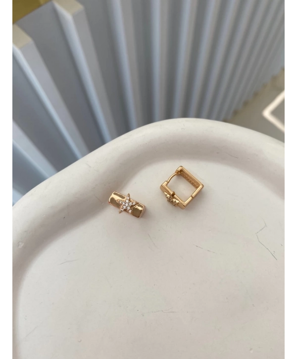 Özel Seri Yıldız Detay Kare Küpe