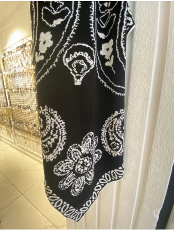 Çift Taraflı Etnik Desen Siyah-Beyaz Üçgen Şal