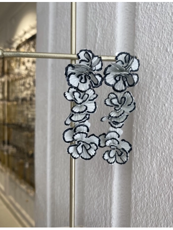 Özel Seri Siyah Beyaz Mineli Sallantılı Çiçek Küpe