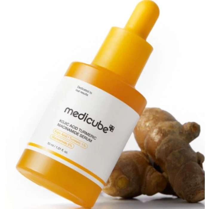 MEDICUBE KOJIC ACID TURMERIC NIACINAMIDE SERUM 30ml