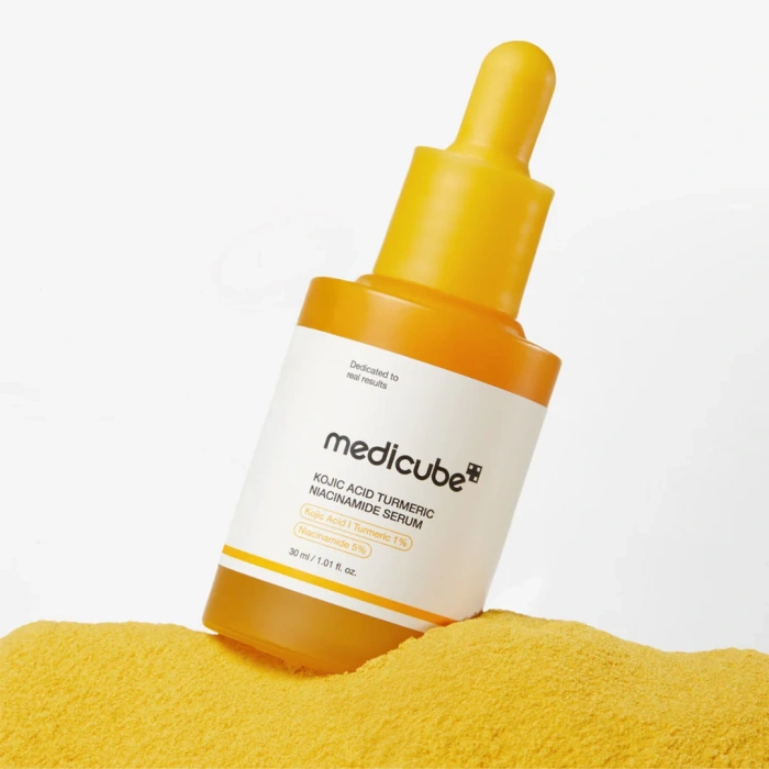 MEDICUBE KOJIC ACID TURMERIC NIACINAMIDE SERUM 30ml