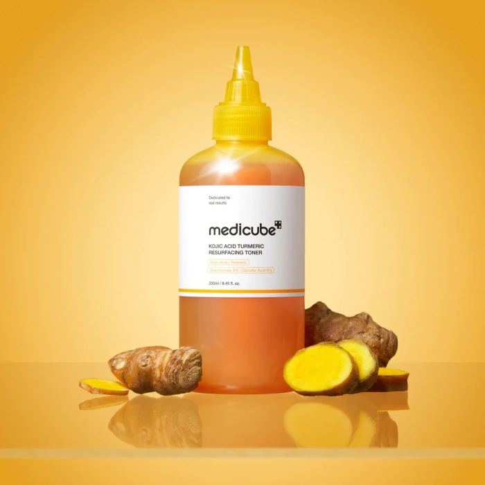 MEDICUBE KOJIC ACID TURMERIC RESURFACING TONER 250ml (Yenileyici Tonik)