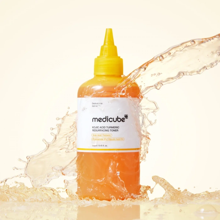 MEDICUBE KOJIC ACID TURMERIC RESURFACING TONER 250ml (Yenileyici Tonik)