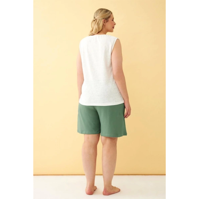 Moda Kadın Yeşil Rahat Kalıp Büyük Beden Cepli Şort