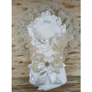 Sahra Taç Nakışlı İnci Ve Dantel Fiyonklu Çift Dantel Duvaklı Trilüks Kundak Bebek Battaniyesi Gold