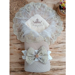 Yenidoğan Kuzulu Taç Nakış Güpürlü Fiyonklu Duvaklı Prizma Taş Unisex Kundak Bebek Battaniyesi Bej