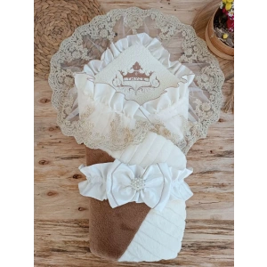 Yenidoğan Wool Yün Kumaş Taç Nakışlı Güpür Duvaklı Fiyonk Prizma Taş Unisex Kundak Bebek Battaniyesi Kahverengi