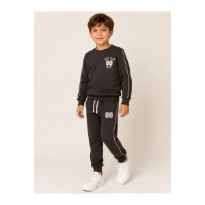 Erkek Çocuk Koyu Kahverengi 88 Nakışlı Biyeli Sweatshirt Jogger Eşofman Takımı