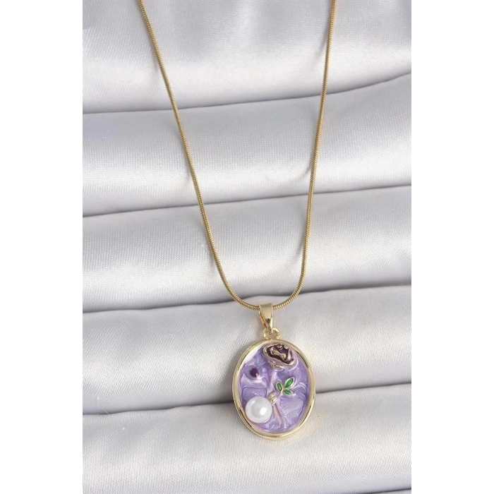 316L Çelik Gold Renk Zincir Mor Çiçek İşlemeli İnci Detay Portre Model Kadın Kolye