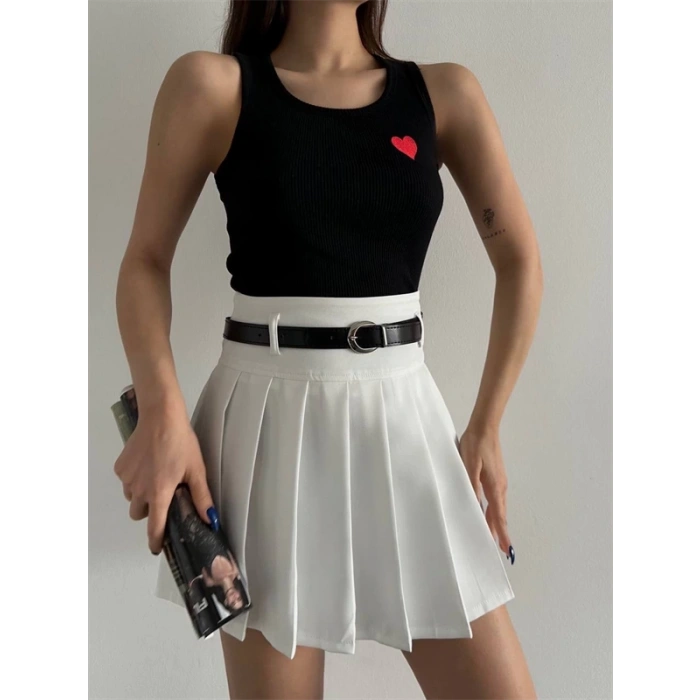 Kalp nakışlı atlet