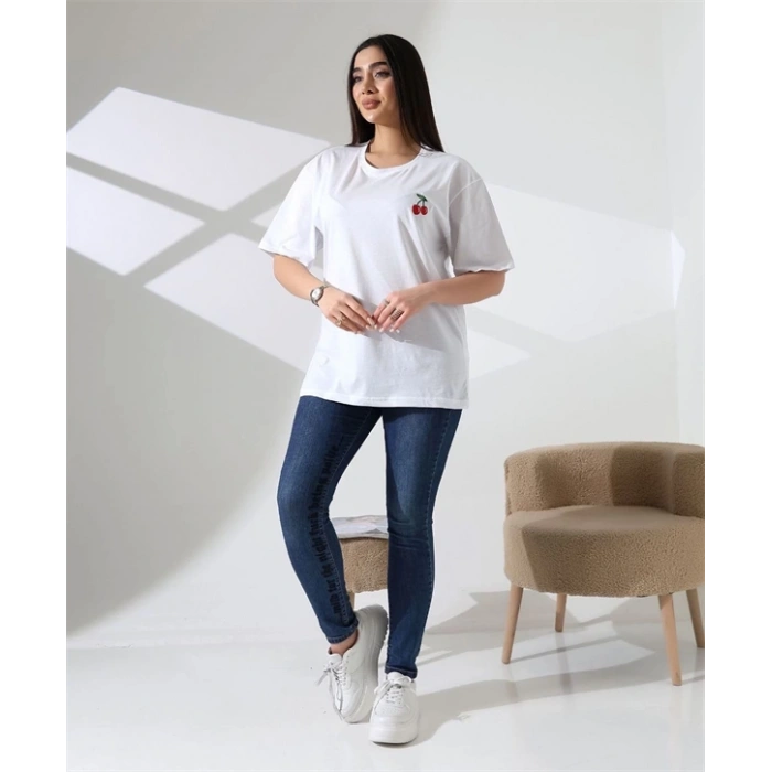 Kiraz işlemeli Kadın T-Shirt