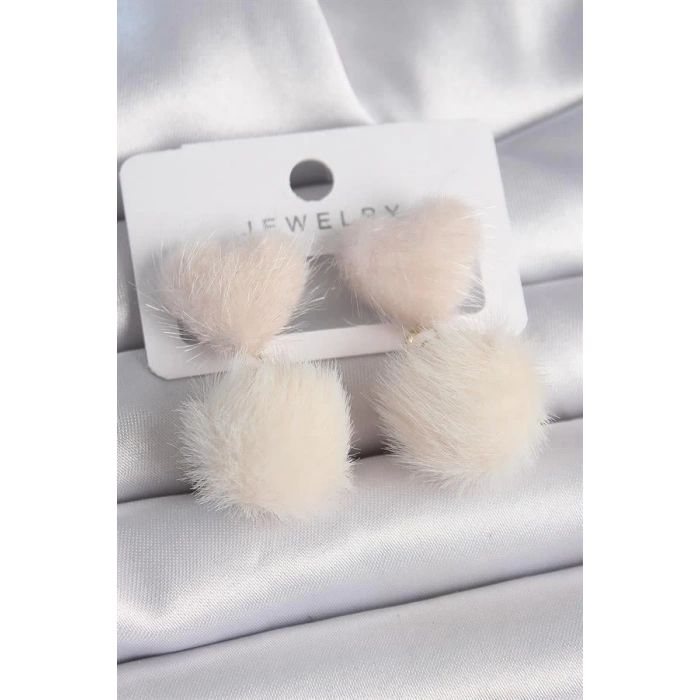 Pembe Renk Tüylü Kalp Ponpon Model Kadın Küpe