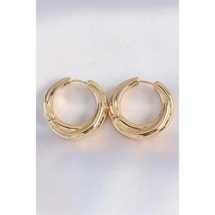 Pirinç Gold Renk Asimetrik Kıvrım Küpe