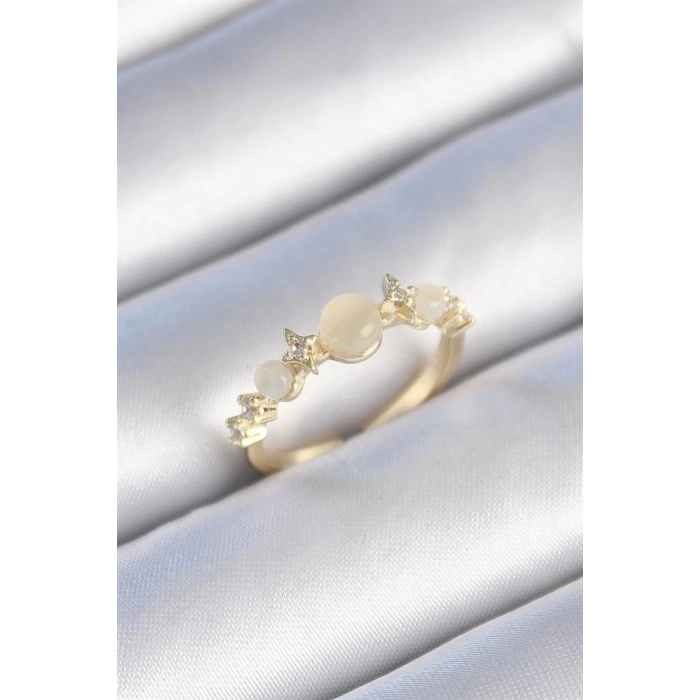 Pirinç Gold Renk Zirkon Taşlı Yıldız Detay Beyaz Mineli Kadın Yüzük