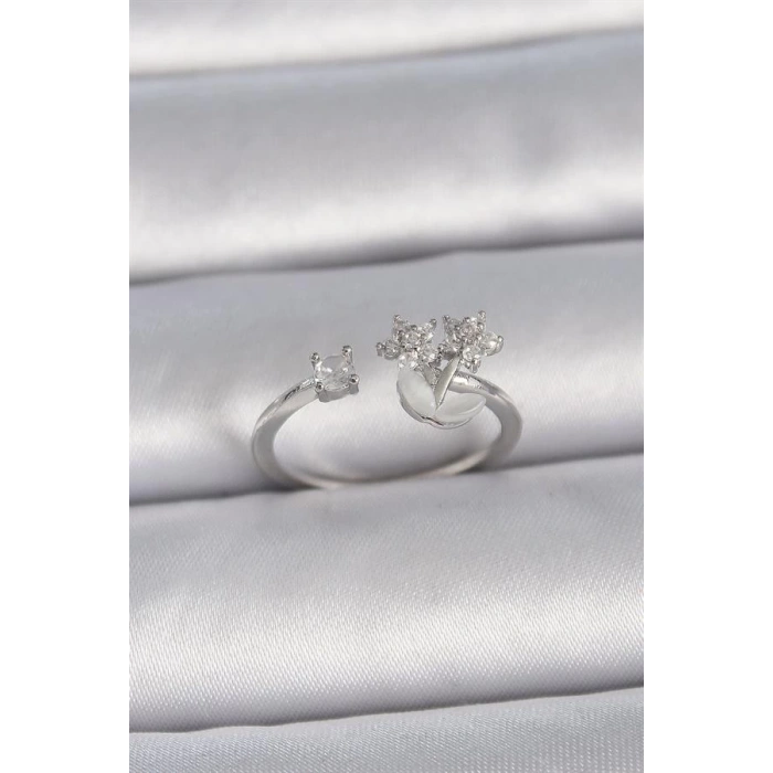 Pirinç Gümüş Renk Ayarlanabilir Zirkon Taşlı Yıldız Model Kadın Yüzük