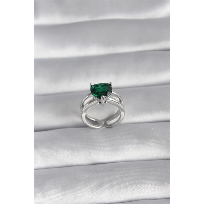 Pirinç Gümüş Renk Yeşil Zirkon Taşlı Tek Taş Model Kadın Yüzük