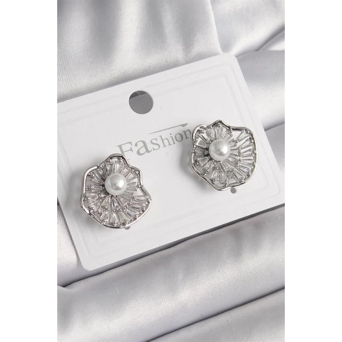 Pirinç Gümüş Renk Zirkon Taşlı Çiçek Model İnci Detay Kadın Küpe