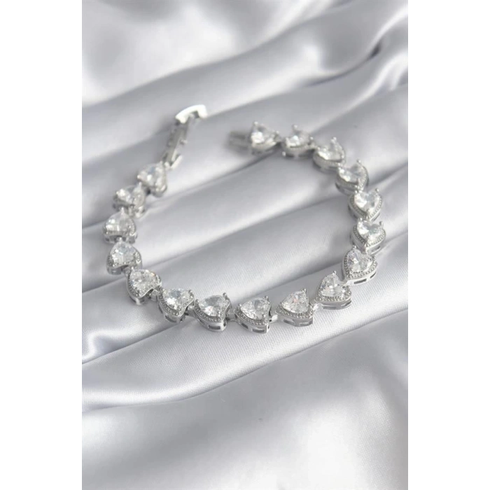 Pirinç Gümüş Renk Zirkon Taşlı Kalp Model VIP Seri Kadın Bileklik