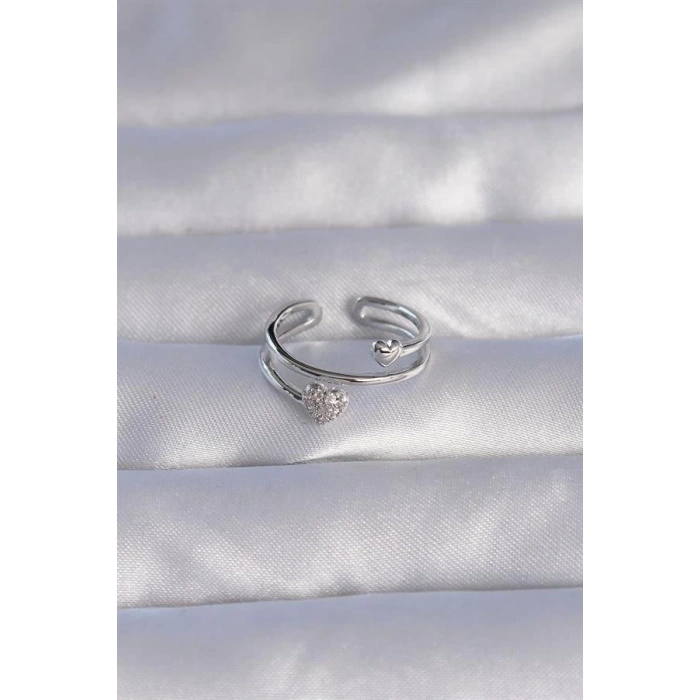 Pirinç Gümüş Renk Zirkon Taşlı Kalpli Model Ayarlanabilir Yüzük