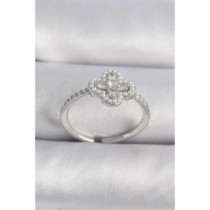 Pirinç Gümüş Renk Zirkon Taşlı Yonca Model İnci Detay Kadın Yüzük