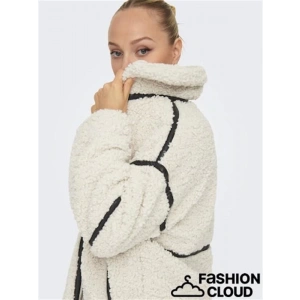 Deri Detaylı Oversize Kadın Ceket