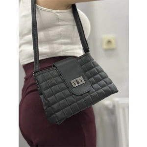 Kapaklı kapitone siyah cilt çanta