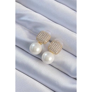 Pirinç Altın Renk Zirkon Taşlı Kare Model İnci Tasarım Kadın Küpe