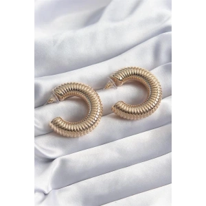 Pirinç Gold Renk İşleme Detay Halka Model Kadın Küpe